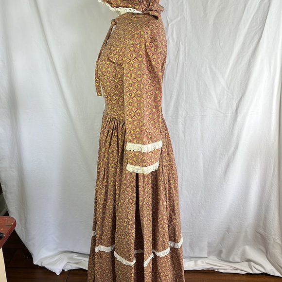 Vintage Handmade Prairie Dress with Matching Bonnet - Picture 6 of 12